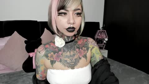 Nikki Ramone   online show from 8, 1, 2025