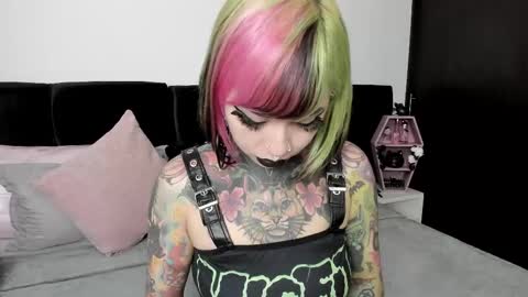 Nikki Ramone   online show from 9, 2, 2025