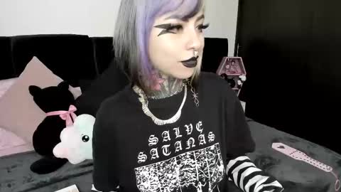 Nikki Ramone   online show from 12, 3, 2025