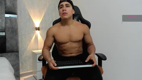 Snapshot of niklause_froid chatting on 4, 2, 2025 niklause_froid online show from 4, 2, 2025