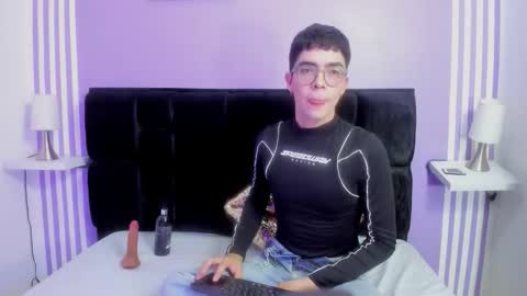 Snapshot of niko_baby_bear chatting on 18, 9, 2025 niko_baby_bear online show from 18, 9, 2025