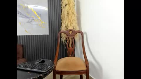 Snapshot of nikoll_evanss chatting on 9, 10, 2025 nikoll_evanss online show from 9, 10, 2025