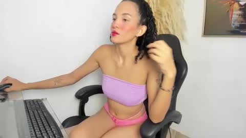 Snapshot of nikoll_evanss chatting on 23, 10, 2025 nikoll_evanss online show from 23, 10, 2025