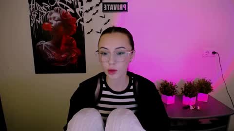 nikonara_ online show from 12, 3, 2025