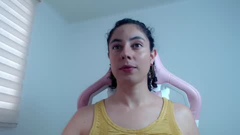 Snapshot of niky_blue chatting on 5, 3, 2025 niky_blue online show from 5, 3, 2025