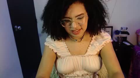 Snapshot of niky_golden chatting on 17, 1, 2025 Nicole GTM-5 1100 pm - 700 am online show from 17, 1, 2025