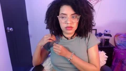 Snapshot of niky_golden chatting on 29, 1, 2025 Nicole GTM-5 1100 pm - 700 am online show from 29, 1, 2025