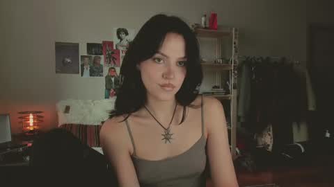 Snapshot of niky_jess chatting on 13, 4, 2026 Veronica online show from 13, 4, 2026