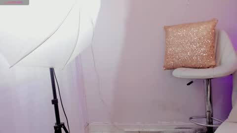 Snapshot of niky_love21 chatting on 22, 10, 2025 NIKY online show from 22, 10, 2025