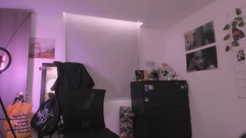 Nikylaine online show from 15, 3, 2026