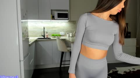 Snapshot of nilliluv chatting on 5, 1, 2025 Bella online show from 5, 1, 2025
