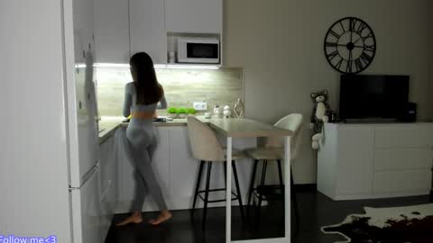 Snapshot of nilliluv chatting on 13, 1, 2025 Bella online show from 13, 1, 2025
