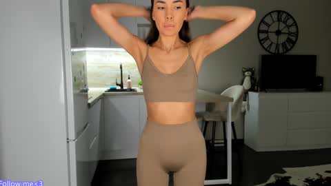 Snapshot of nilliluv chatting on 17, 1, 2025 Bella online show from 17, 1, 2025