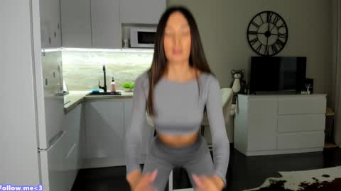 Snapshot of nilliluv chatting on 17, 1, 2025 Bella online show from 17, 1, 2025