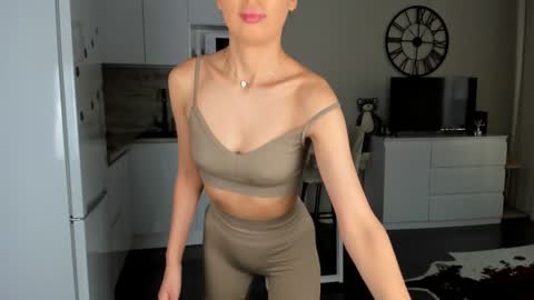 Snapshot of nilliluv chatting on 21, 1, 2025 Bella online show from 21, 1, 2025