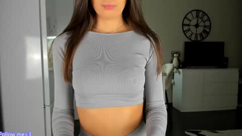 Snapshot of nilliluv chatting on 24, 1, 2025 Bella online show from 24, 1, 2025
