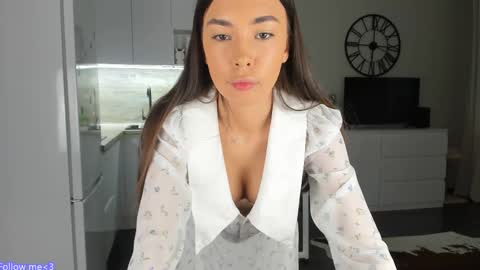 Snapshot of nilliluv chatting on 28, 2, 2025 Bella online show from 28, 2, 2025