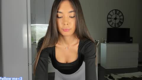Snapshot of nilliluv chatting on 5, 3, 2025 Bella online show from 5, 3, 2025