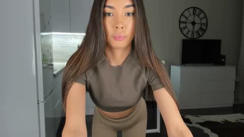 Snapshot of nilliluv chatting on 6, 3, 2025 Bella online show from 6, 3, 2025