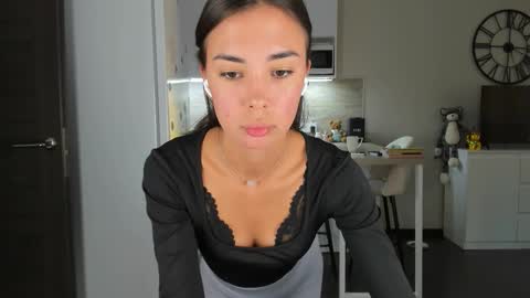 Snapshot of nilliluv chatting on 8, 9, 2025 Bella online show from 8, 9, 2025