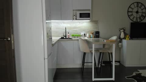 Bella online show from 7, 10, 2025