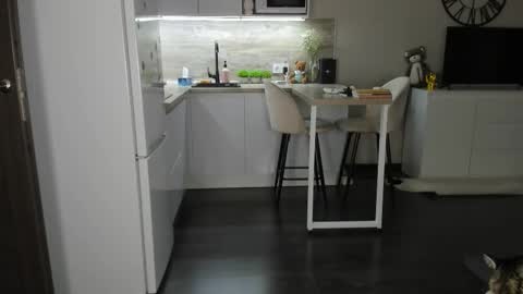 Bella online show from 6, 11, 2025