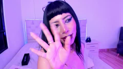 Nina Fox  online show from 15, 5, 2026