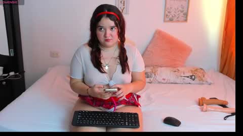 nina_martinez1 online show from 4, 12, 2024