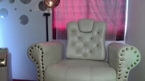 Snapshot of nina_roser chatting on 25, 9, 2025 Nina Roser online show from 25, 9, 2025