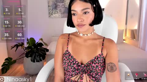 Snapshot of ninaa_sky chatting on 8, 1, 2025 online show from 8, 1, 2025
