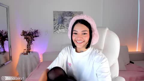 Snapshot of ninaa_sky chatting on 19, 2, 2025 online show from 19, 2, 2025