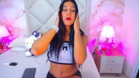 Snapshot of ninabravura chatting on 6, 10, 2025 Nina Bravura online show from 6, 10, 2025