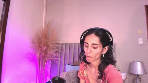 Nina online show from 8, 9, 2025