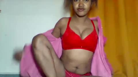 Snapshot of ninah_rise chatting on 22, 9, 2025 ninah_rise online show from 22, 9, 2025
