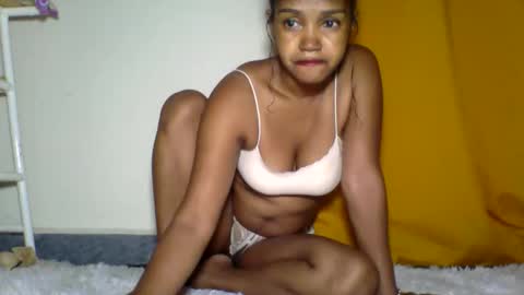 Snapshot of ninah_rise chatting on 1, 12, 2025 ninah_rise online show from 1, 12, 2025