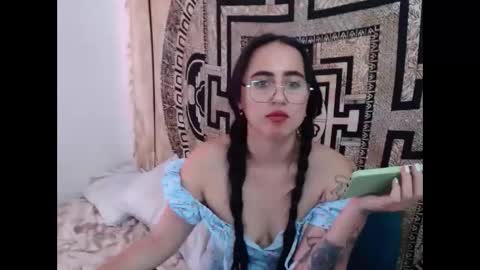 N I N A online show from 11, 1, 2025