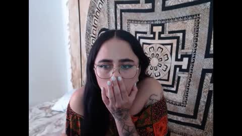 N I N A online show from 15, 1, 2025
