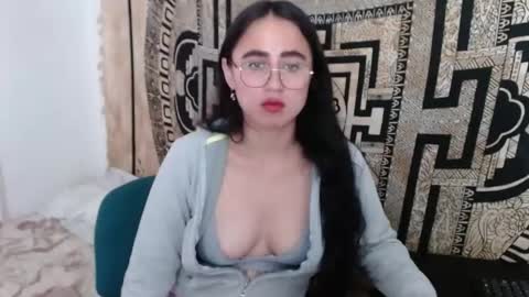 N I N A online show from 3, 2, 2025
