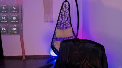 ninamonroee online show from 23, 12, 2024