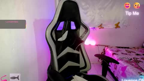 Snapshot of ninatinydoll1 chatting on 12, 10, 2025 ninatinydoll1 online show from 12, 10, 2025