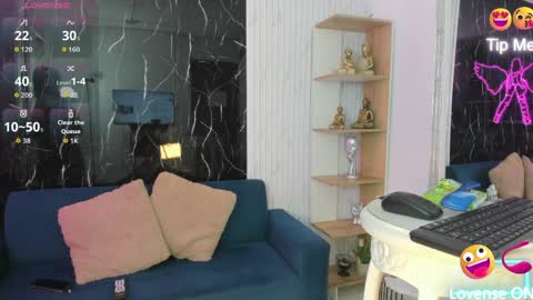 nini_beyker online show from 5, 4, 2026