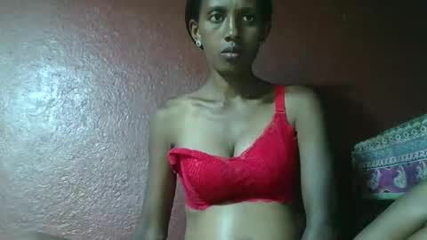 ninie246746 online show from 5, 1, 2025