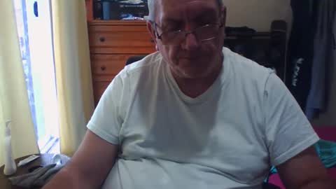 Snapshot of nionios67 chatting on 20, 10, 2025 Dennis online show from 20, 10, 2025