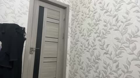 Snapshot of niravoid chatting on 27, 10, 2025 niravoid online show from 27, 10, 2025