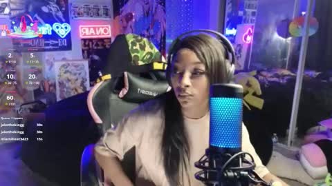 NIVIA WOLFE online show from 18, 12, 2025