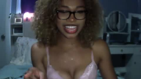 Snapshot of nivv222 chatting on 15, 6, 2026 nivv222 online show from 15, 6, 2026