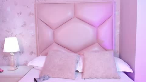 Snapshot of noa_butterfly chatting on 4, 10, 2025   ambarsulliva  online show from 4, 10, 2025
