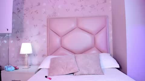 Snapshot of noa_butterfly chatting on 7, 10, 2025   ambarsulliva  online show from 7, 10, 2025