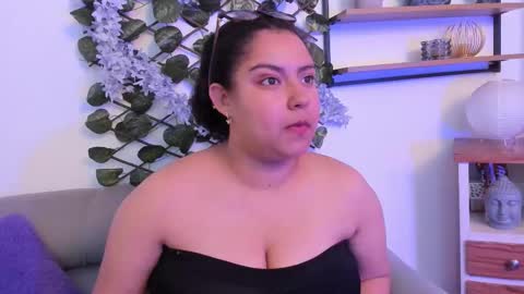 Snapshot of noa_veega chatting on 20, 12, 2025 N O A online show from 20, 12, 2025