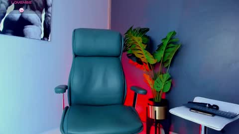 Snapshot of noahcrux chatting on 5, 3, 2026 Noah online show from 5, 3, 2026